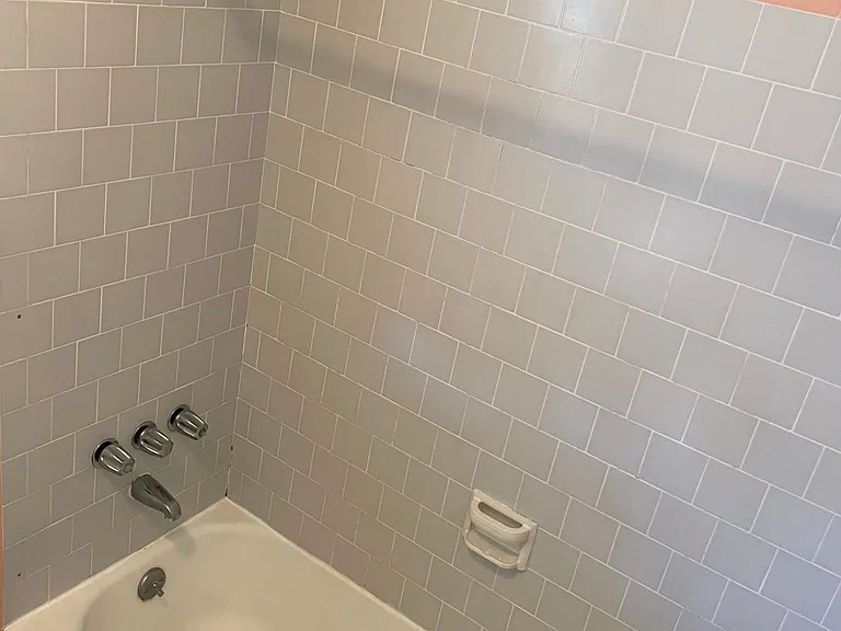 404 Landfair Avenue, Westwood, CA 90024 - Shower and Tub