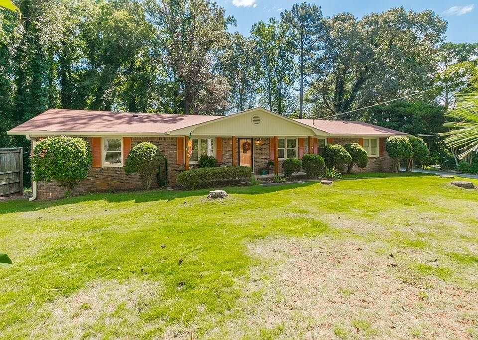 1st image of 422 White Oak Dr SW