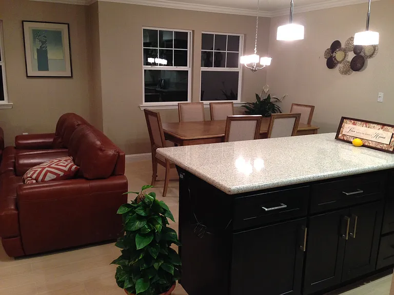 Kitchen with central island