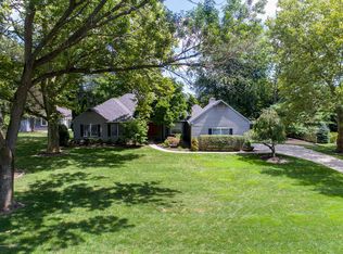 11 Dorchester Way, Shrewsbury, NJ 07702
