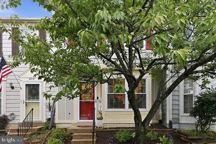 2 bed, 1.5 bath, 1068 sqft, $3,000 — Photo 2
