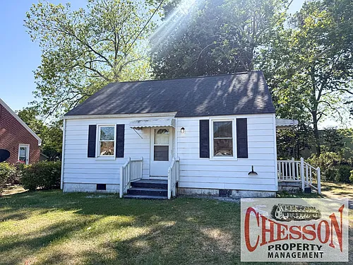 221 Spruce St W Photo 1