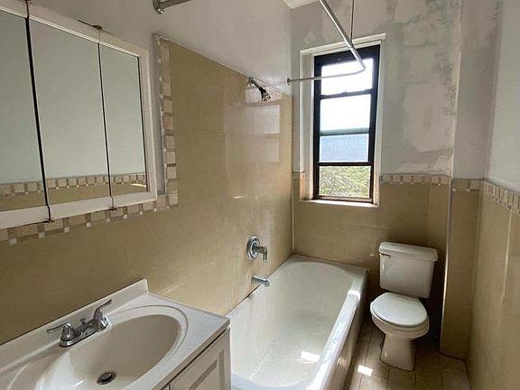 4th image of 75 E 21st St APT 5D