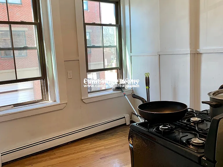 110 Willow St #2T — Photo 4