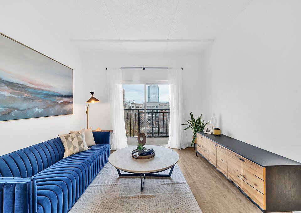 1st image of 425 W 5th St APT 519