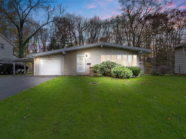 114 Woodside Ln, Liverpool, NY 13090