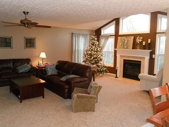 2nd image of 384 Highbanks Valley Dr