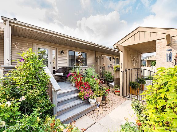 4th image of 62622 Raleigh Ct Unit 3