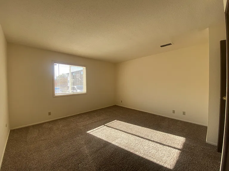 Kimberly Club Apartments — Photo 116