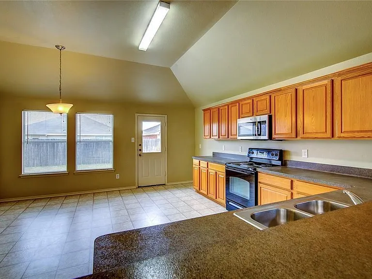 8513 Prairie Wind Trl — Photo 6