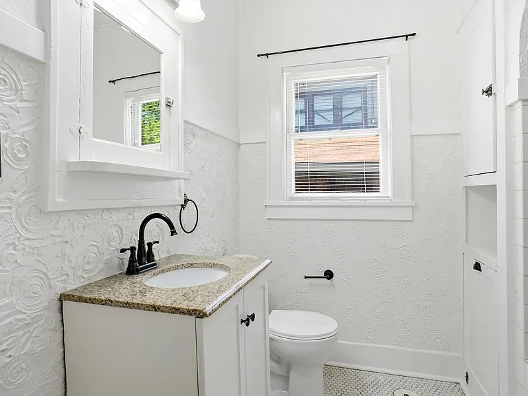 1806 Clover Ln — Photo 12