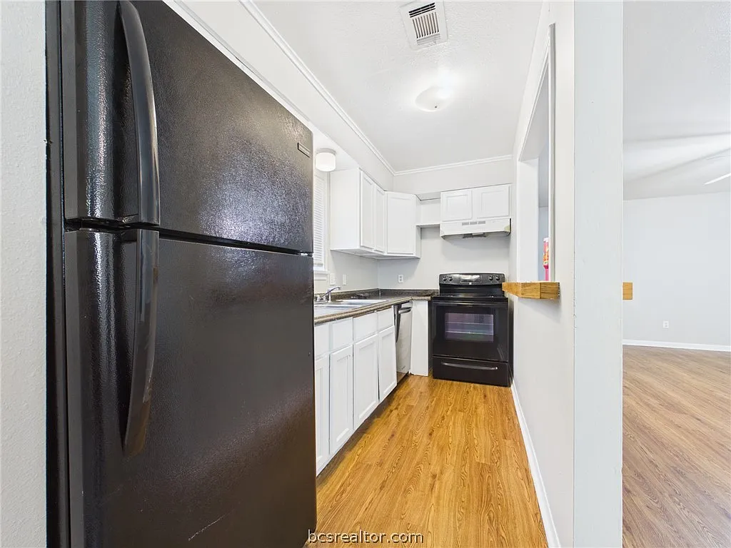 2 bed, 987 sqft, $1,275 — Photo 2