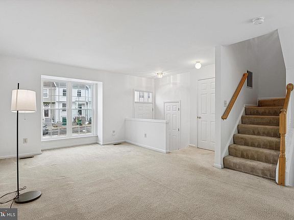 4th image of 9 Creek Ln