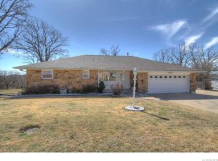 1302 Burroughs Rd, Sapulpa, OK 74066
