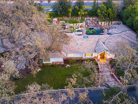 3rd image of 3981 W Skelton Canyon Cir