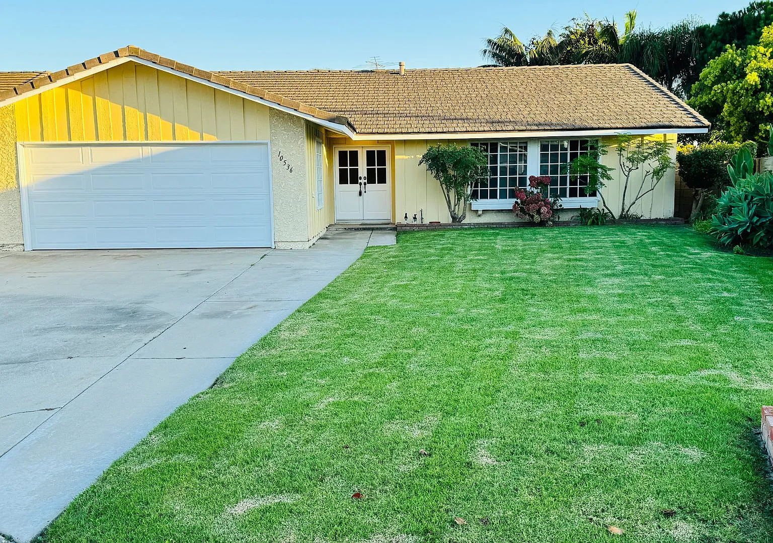 Single Level 4 Bedroom Home with NEW A/C in Fountain Valley — Photo 1