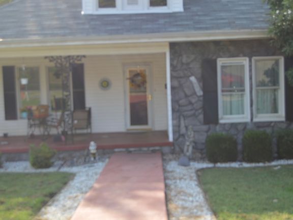 3rd image of 221 College St