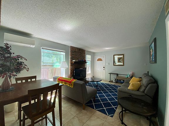 3rd image of 2204 E Stassney Ln #B