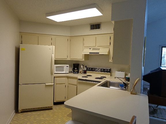 3rd image of 3643 Atrium Dr #U1