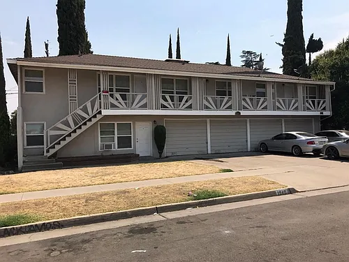 1940 E Hunter Ave Photo 1