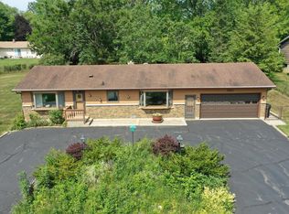 5211 Patton Dr, Wonder Lake, IL 60097