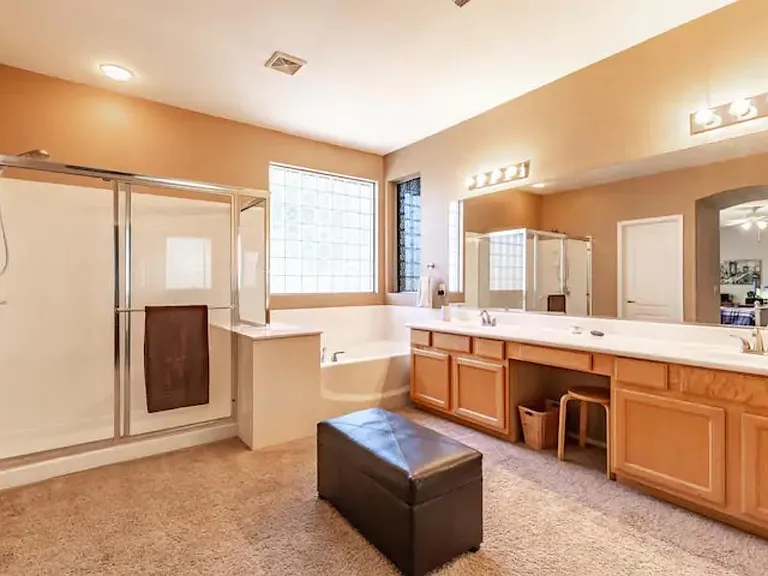 Master bath with dual sinks, big bathtub, shower - lots of room!