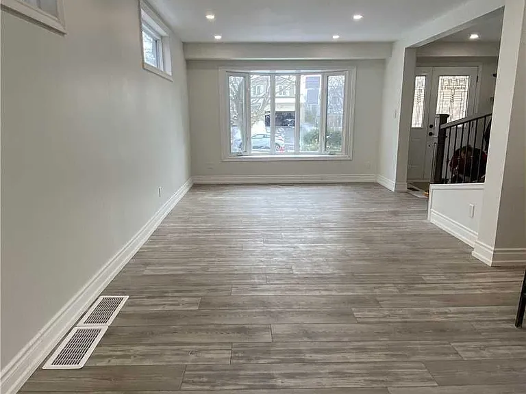 81 Eastman Cres #MAIN AND 2ND FLOORS — Photo 8