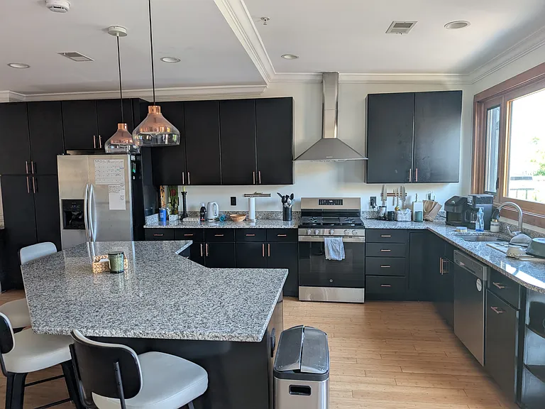 1032 Lamont St NW #B — Photo 2