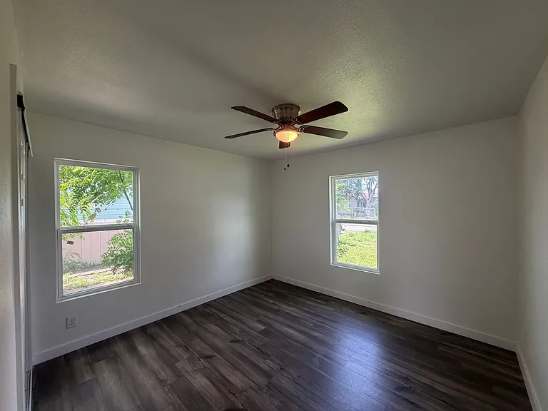 4942 Anthony St — Photo 15