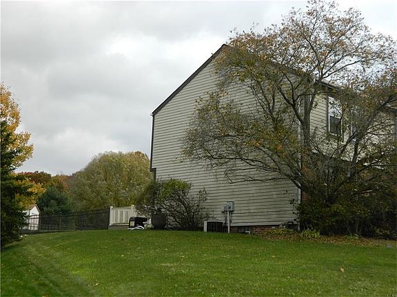 5th image of 168 Woodbine Dr