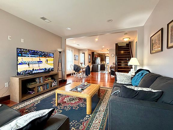 3rd image of 52 Sheridan Ave #52
