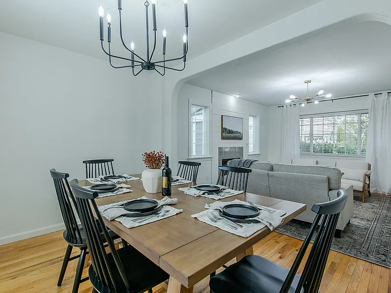 1241 Masters Ave — Photo 2