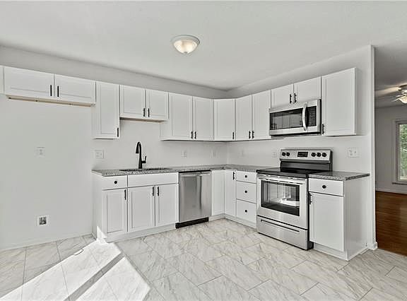 2nd image of 9520 Wallace Ave