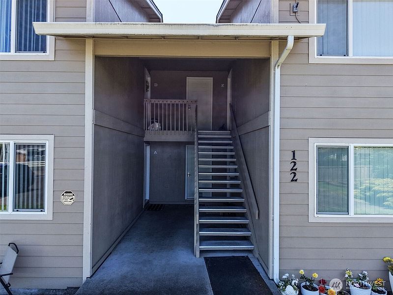 3rd image of 122 169th Street E