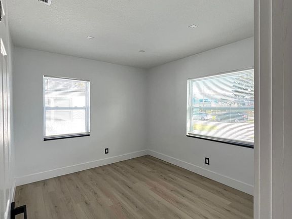 3rd image of 321 14th Ave S #4
