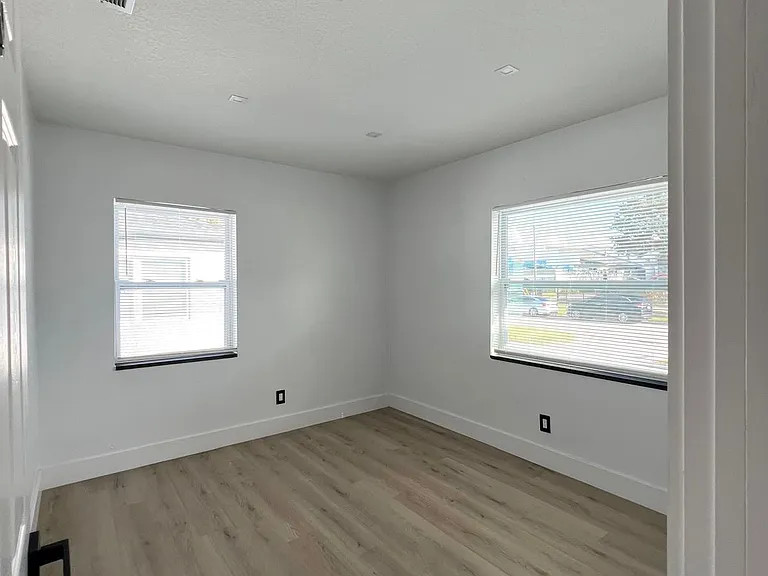 321 14th Ave S #4 — Photo 3
