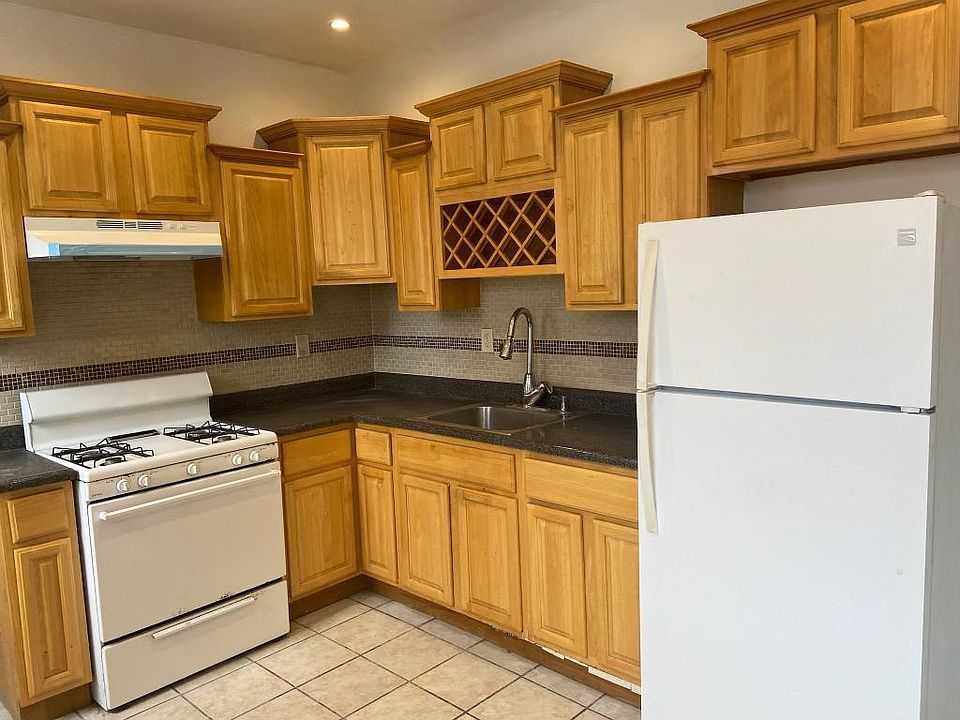 2nd image of 998 McLean Ave #1