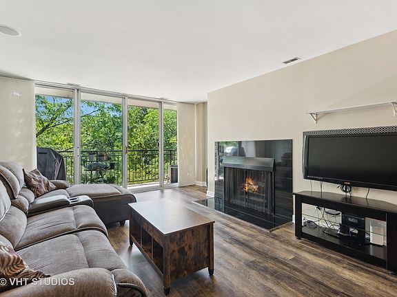 4th image of 5810 Oakwood Dr Unit 5M