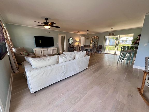 2nd image of 1618 NE Sottong Avenue