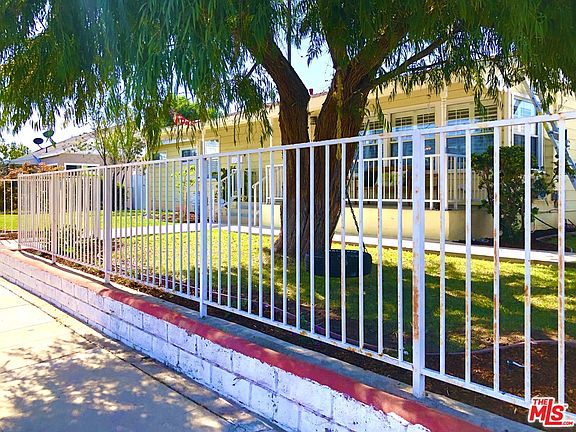 3rd image of 21911 Normandie Ave