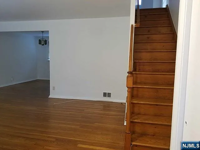 237 Bradley Ave — Photo 6