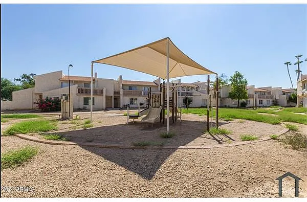 Building Photo - 3840 N 43rd Ave #45