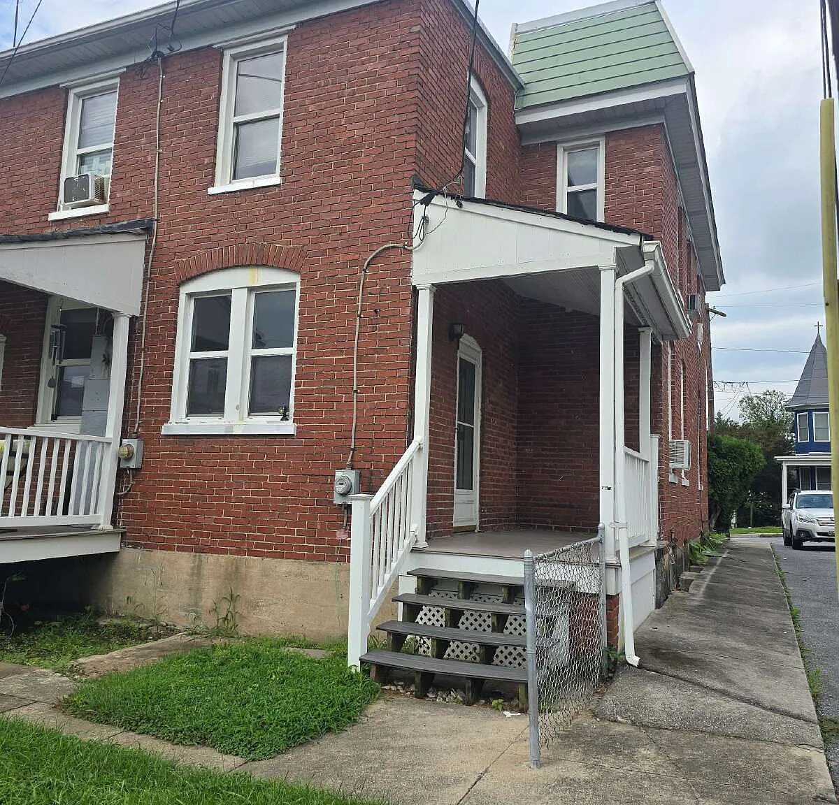 3 bed, 1.0 bath, 1200 sqft, $1,895 — Photo 2