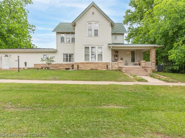 600 W River St, Ozark, AR 72949