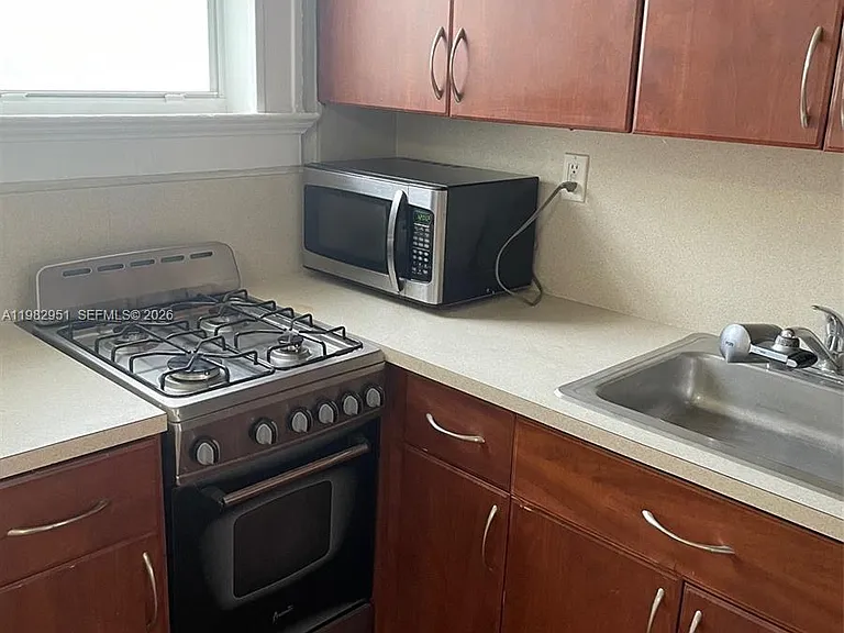 1611 Michigan Ave #15 — Photo 5