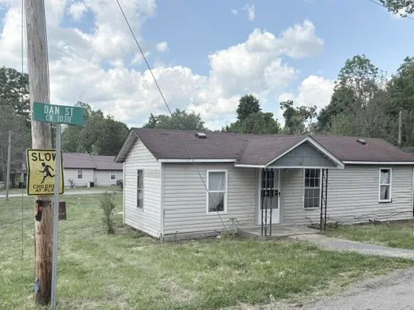 36 Dan St, Garrison, KY 41141