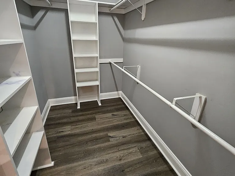 214 N Marion Dr — Photo 17