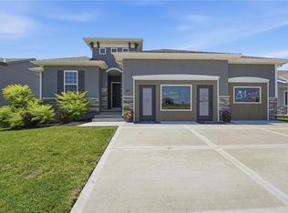 12510 S Parkwood Ln, Lees Summit, MO 64086