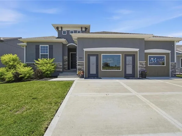 12510 S Parkwood Ln, Lees Summit, MO 64086