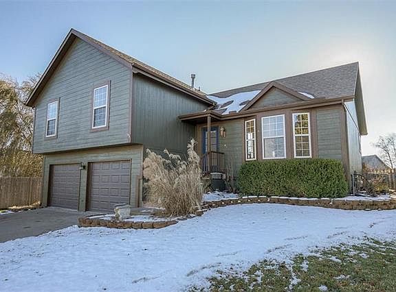 2nd image of 1220 SE Meridian Dr